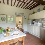 Villa In Tuscany With Infinity Pool Villa *