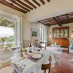 Villa Villa In Tuscany With Infinity Pool