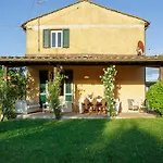Villa Villa In Tuscany With Infinity Pool