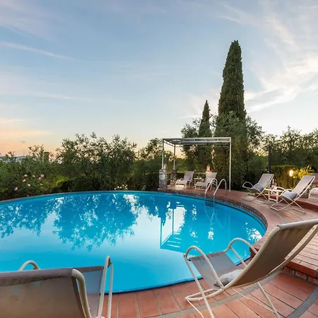 Villa In Tuscany With Infinity Pool