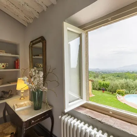 Villa In Tuscany With Infinity Pool